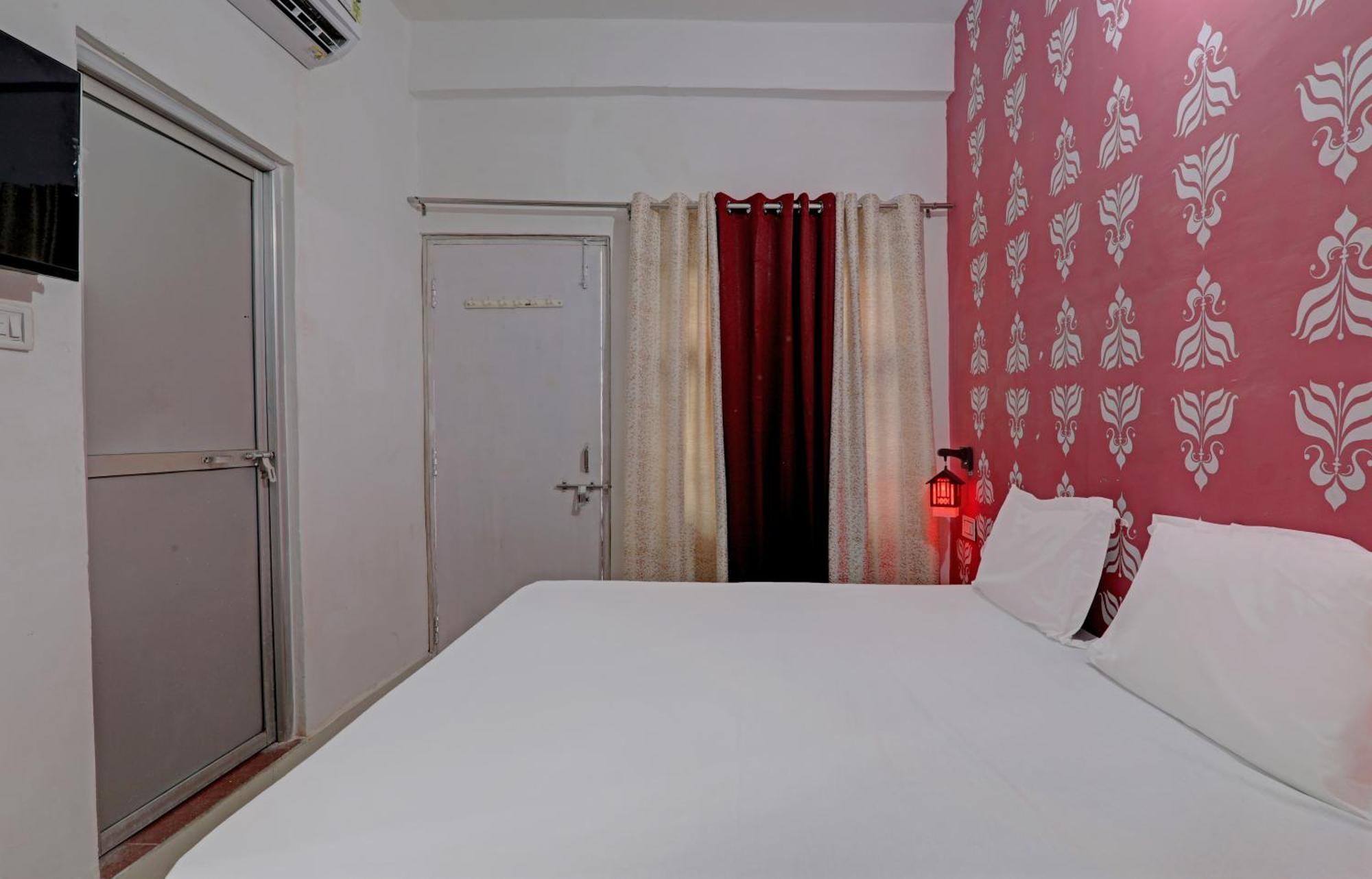 Pura Raghunāth Hotel O Surya Inn מראה חיצוני תמונה