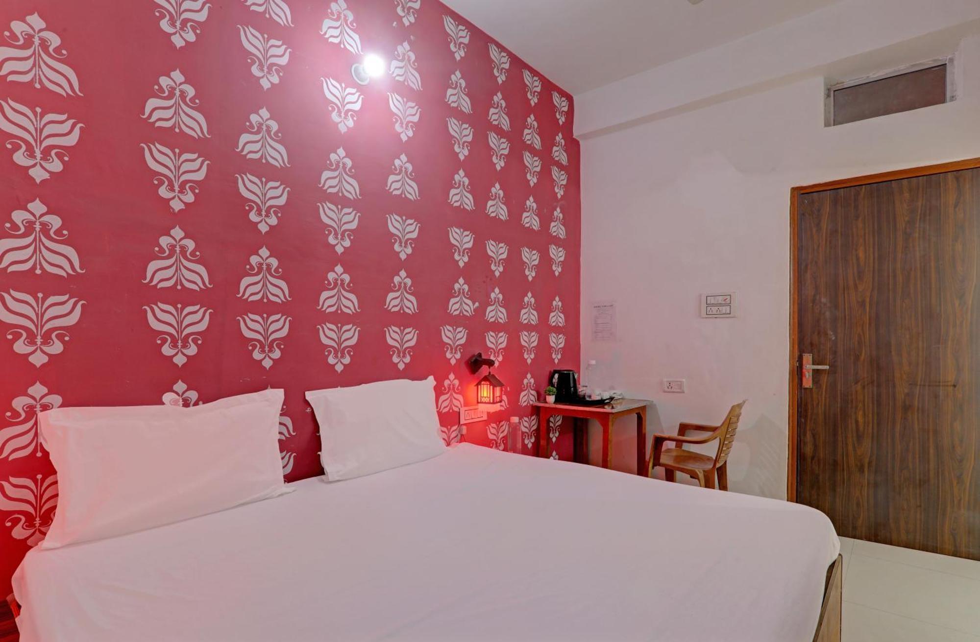 Pura Raghunāth Hotel O Surya Inn מראה חיצוני תמונה